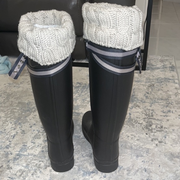 Hunter boots with socks - Picture 4 of 4